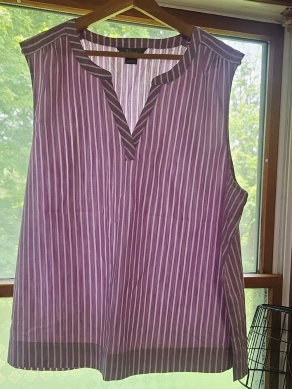 Natural Reflections Sleeveless Striped V-Neck Women's Top - Lavender Pink